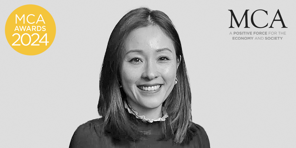 Chloe Pham, EY